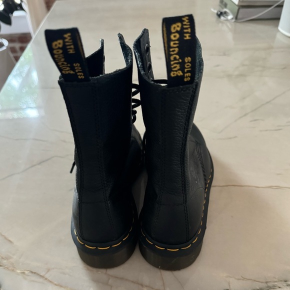 Dr. Martens - Picture 3 of 5